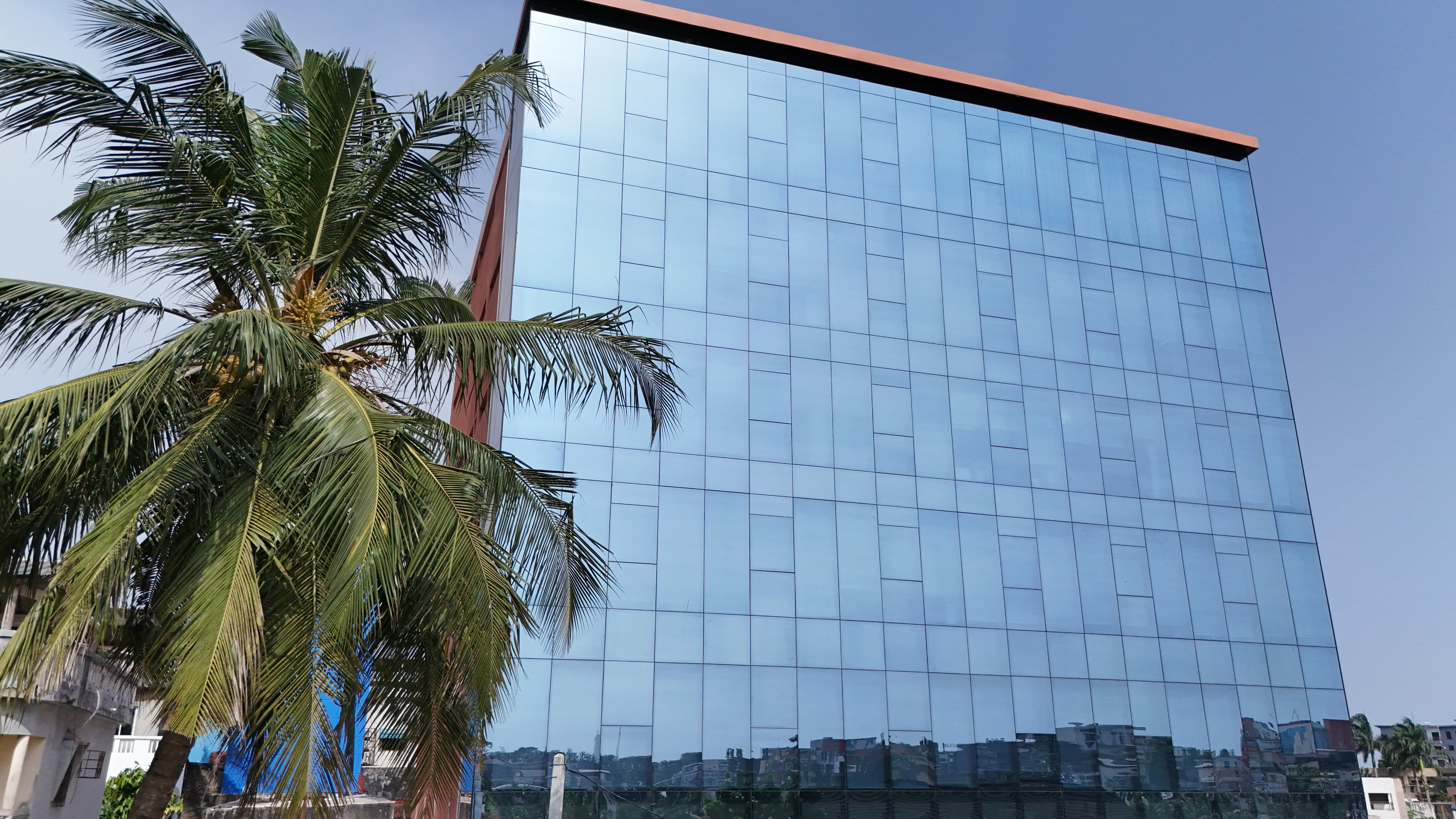 Construction of a modern R+5 headquarters building with mezzanine